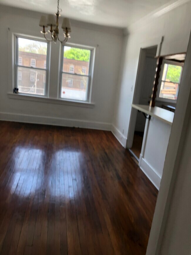 Foto del edificio - 2352 Eldridge St