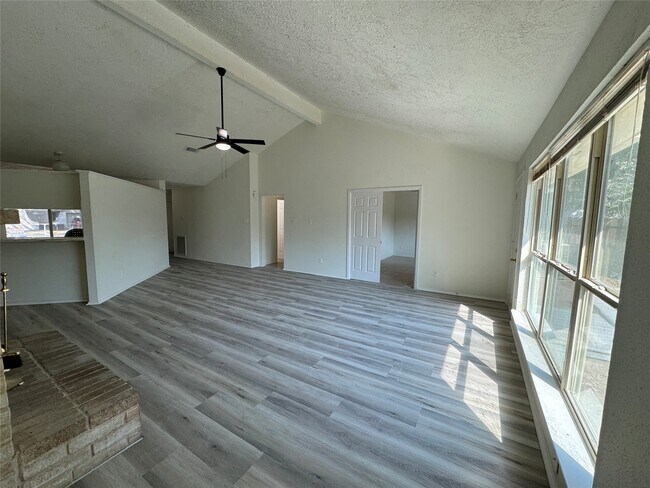 Foto del edificio - 20030 Lions Gate Dr