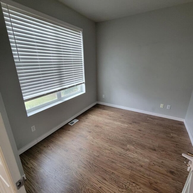 Building Photo - 4 Bedroom plus den, Lacey/Meridian Campus Home for Rent