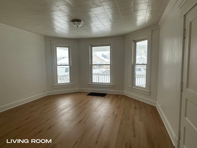 Building Photo - 1904