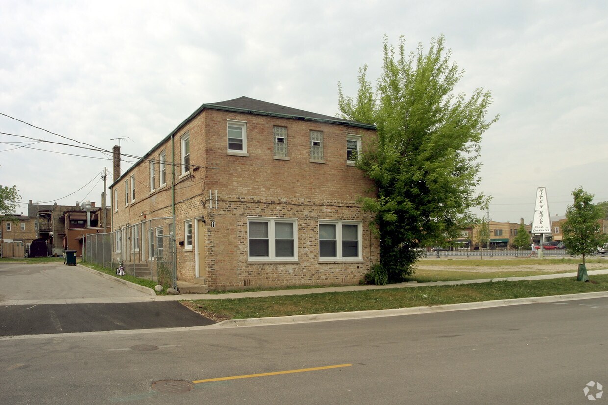 Primary Photo - 11 Walker Ave
