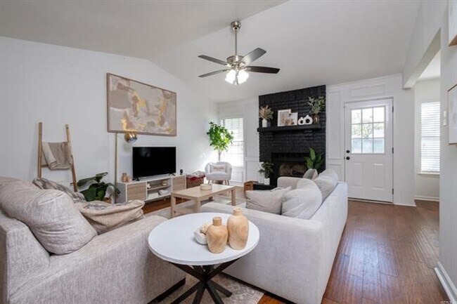 Foto del edificio - 41 Oak Forest Loop