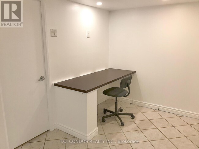 Building Photo - 92 King St E