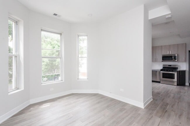 Building Photo - 2 bedroom in Chicago IL 60608