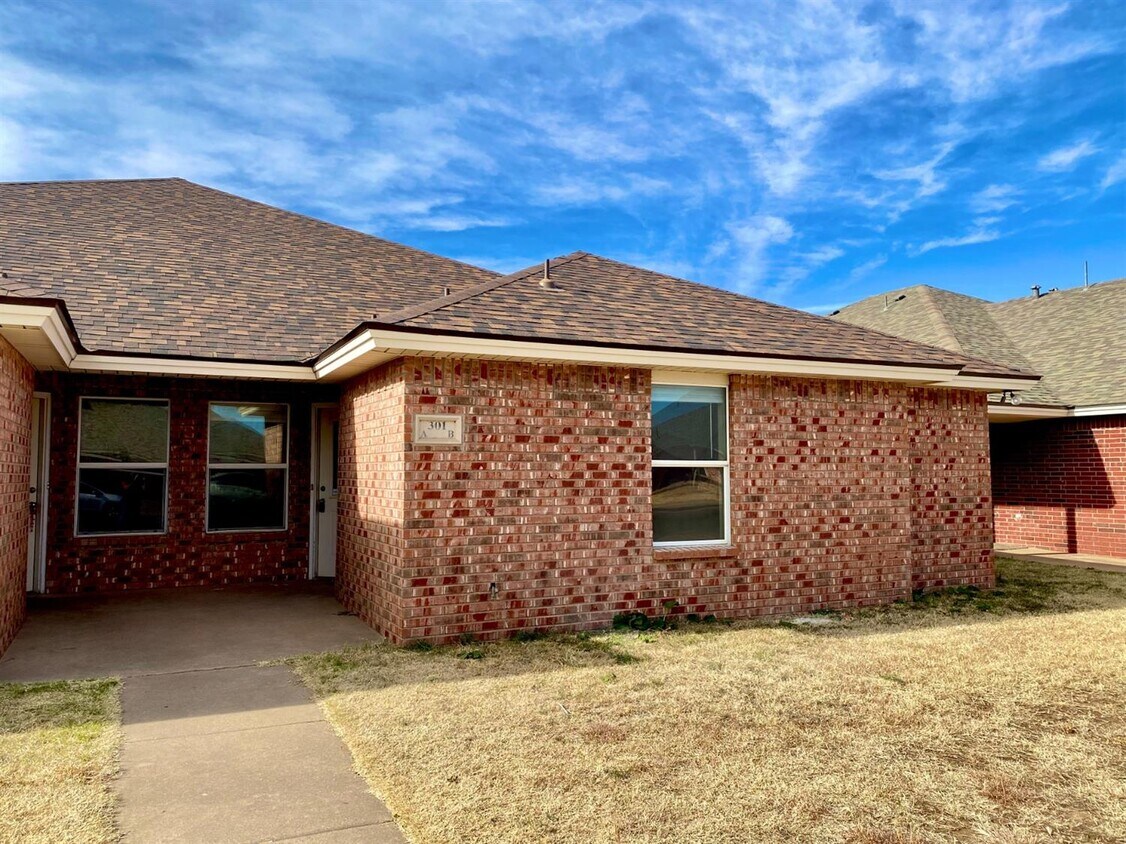 301 N Chicago Ave, Lubbock, TX 79416 Townhouse for Rent in Lubbock