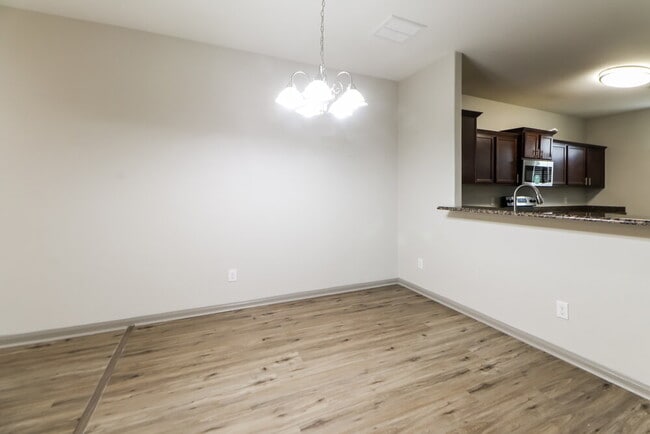 Foto del edificio - 420 Sapphire Ln