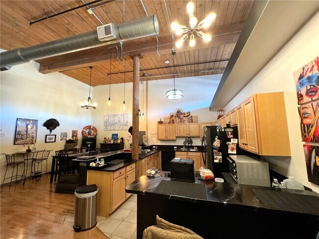 Building Photo - 1117 Douglas Ave