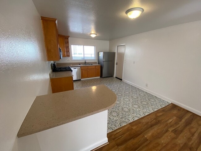 Building Photo - 705-709 E St