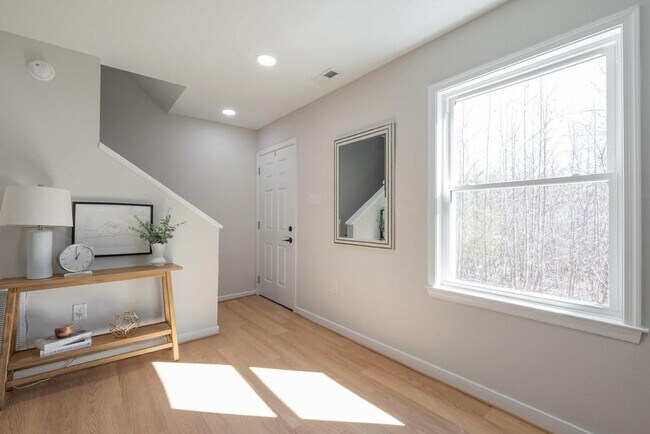 Foto del edificio - 2247 Mountain View Rd