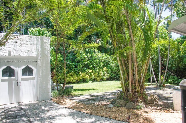 Foto del edificio - 119 Cadima Ave