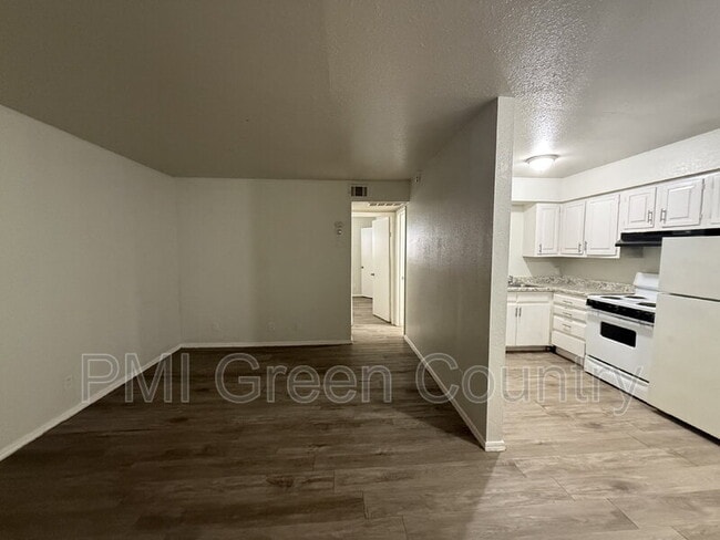 Building Photo - 917 N Yale Ave