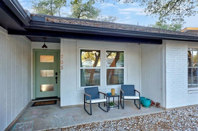 Foto del edificio - 705 Russet Valley Dr