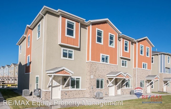 Foto del edificio - 3 br, 2.5 bath House - 48 E 700 N