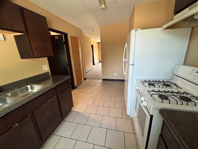 Foto del edificio - 701 spruce Ct