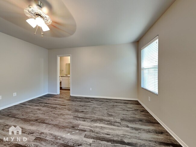 Foto del edificio - 9207 Pleasant Valley Dr