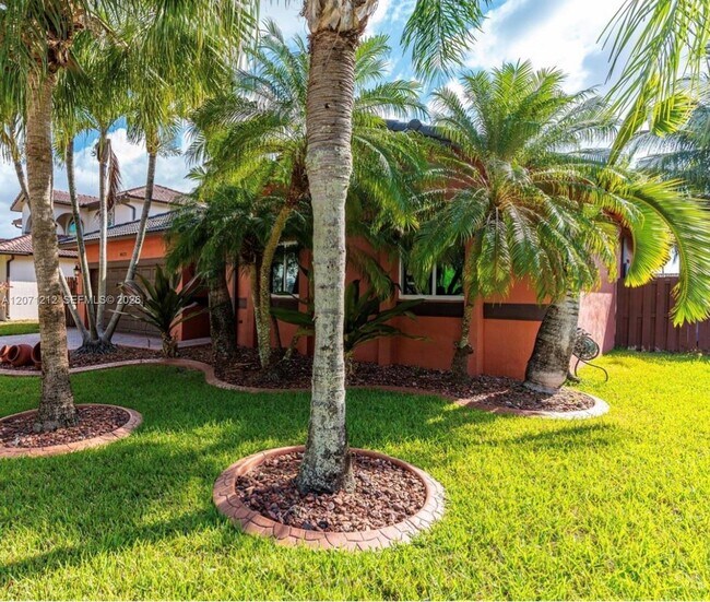 Foto del edificio - 14571 SW 160th Ct