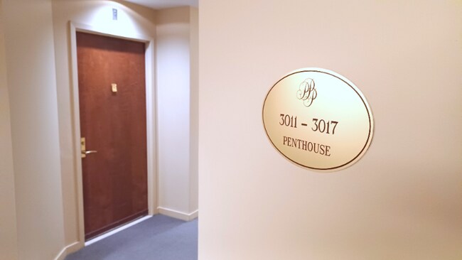 Foto del edificio - 6363 Christie Ave