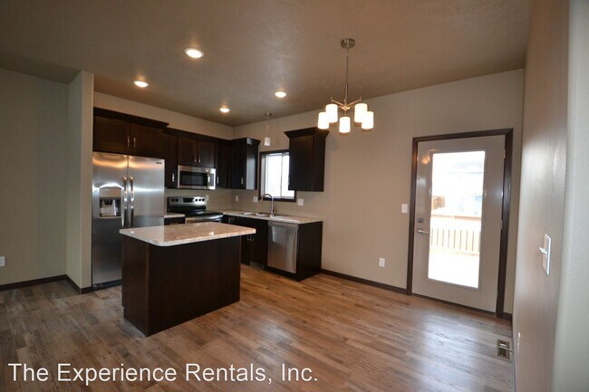 Building Photo - 5 br, 3 bath House - 1200 N. Mossy Oak Avenue