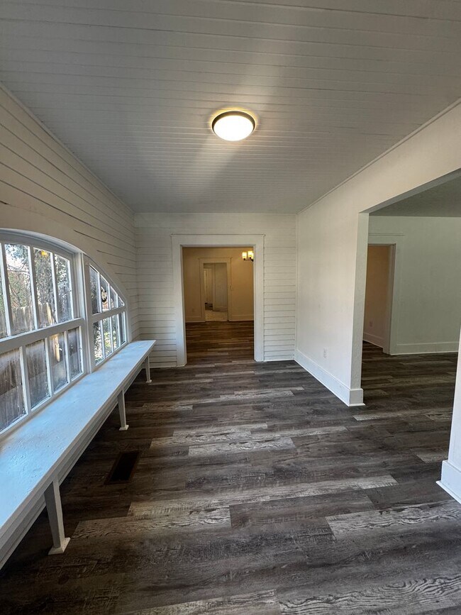 Building Photo - Adorable home located near Amarillo College 3/1/1