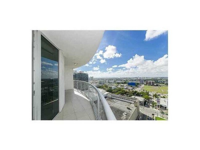 Building Photo - 1750 N Bayshore Dr