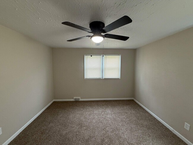Building Photo - Renovated 4-Bedroom Home – We Welcome Sect...