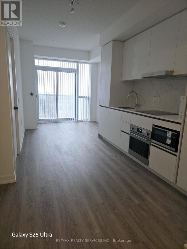 Building Photo - 8 Interchange Wy