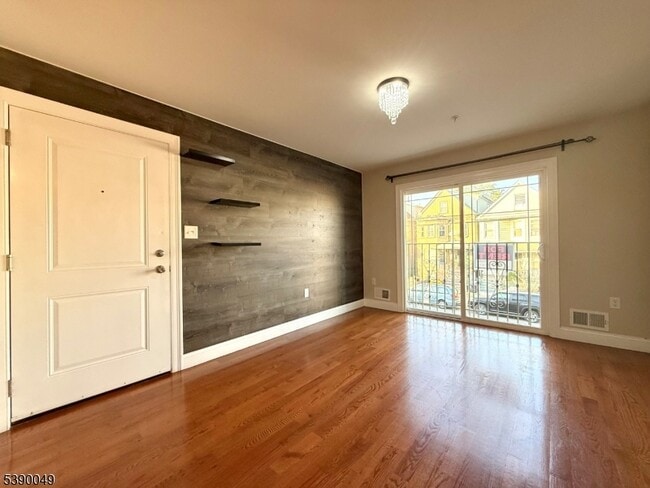 Building Photo - 942 Olive St