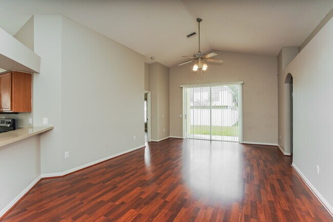 Foto del edificio - 12817 Kings Lake Dr