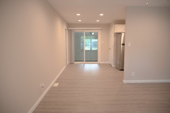 Building Photo - 1223 Esterling Dr