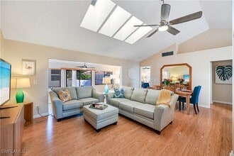 Building Photo - 878 Meadowland Dr