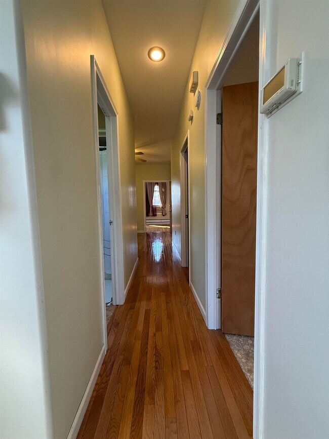Foto del edificio - 470 Mallory Ave