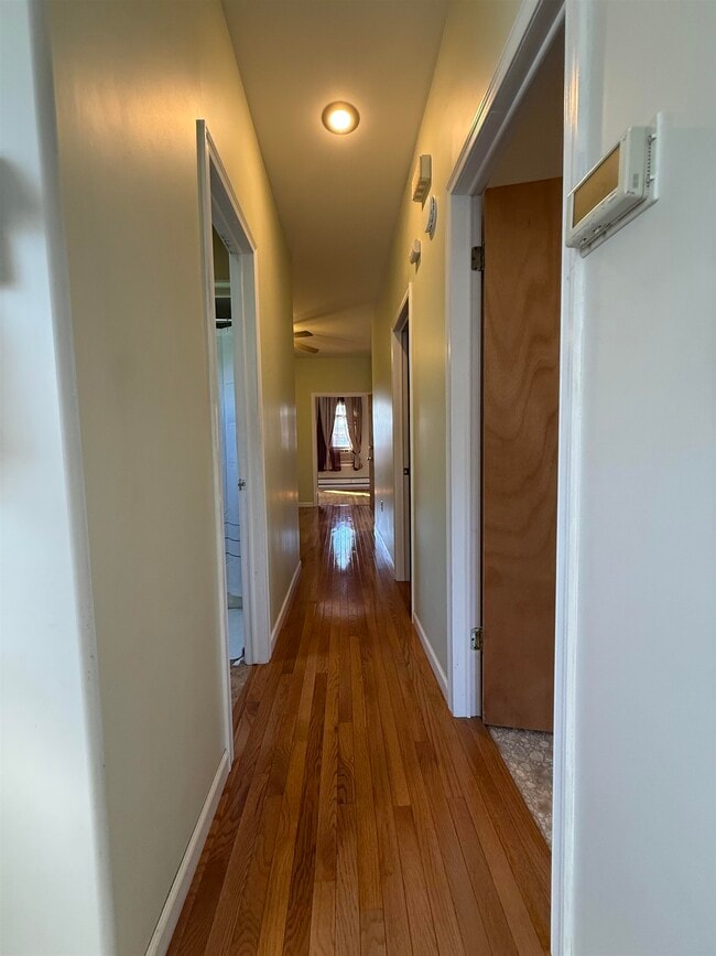 Building Photo - 470 Mallory Ave