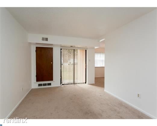 Building Photo - 2 br, 1 bath Condo - 3301 Valley Drive