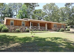 Building Photo - 880 Locke Dr