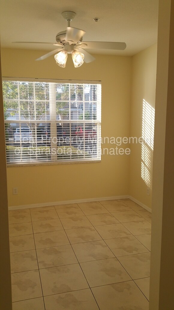 Building Photo - 3941 Yellowstone Cir