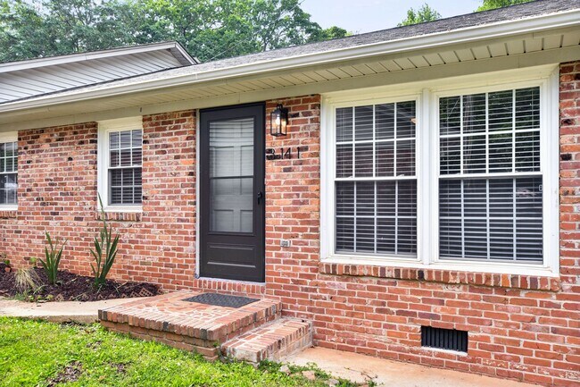 Building Photo - Tour Today! Beautiful redesigned corner co...
