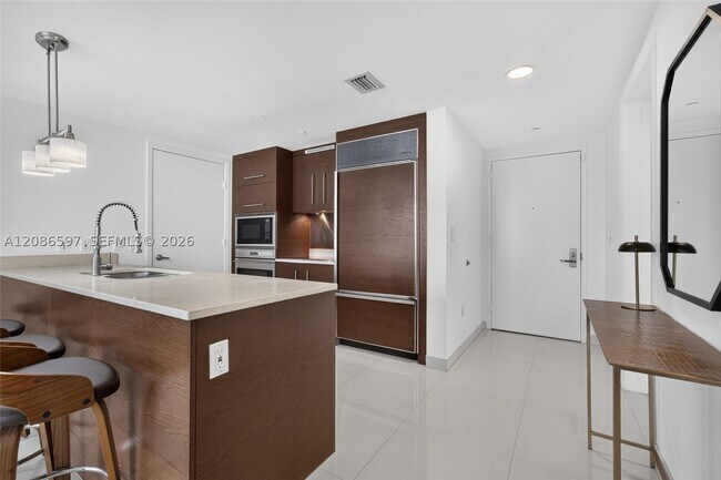 Building Photo - 475 Brickell Ave