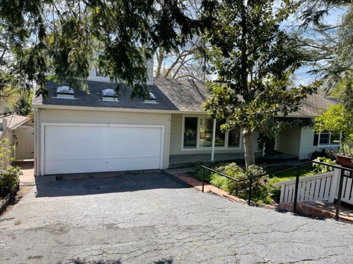 Foto principal - Lafayette home, great location!