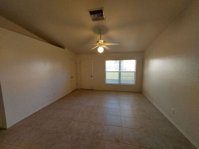 Foto del edificio - 531 NE 28 Ave Unit 200