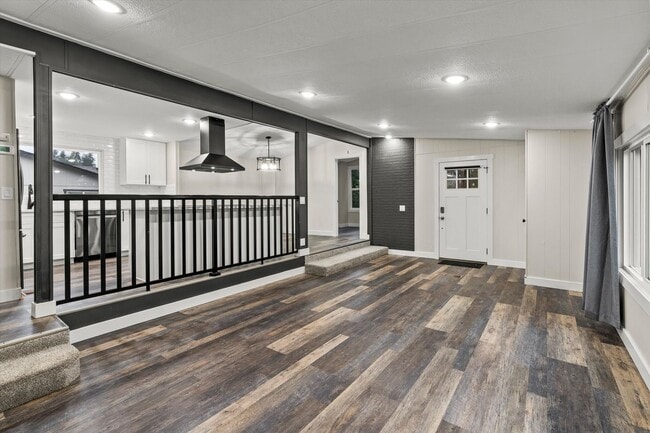 Building Photo - Updated 3 bed Bonney Lake home on dead end street