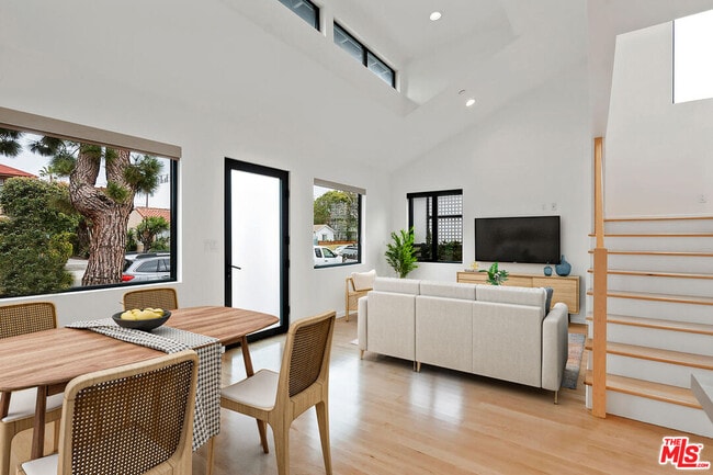 Building Photo - 1306 Cabrillo Ave