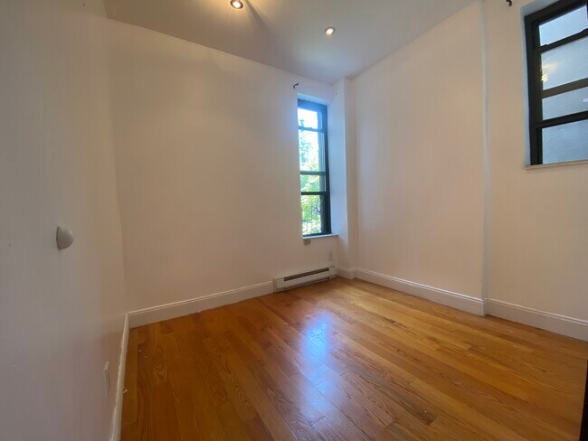 Foto del edificio - 302 W 114th St