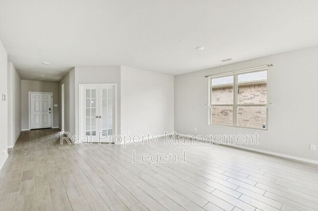 Building Photo - 968 Ravenwood Ln