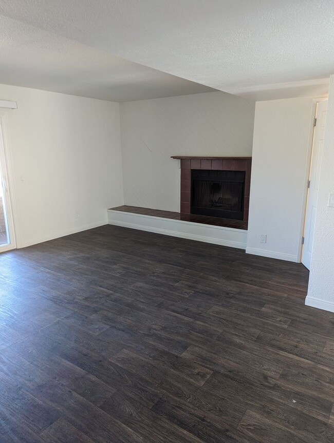 Building Photo - 1561 Stone Edge Cir