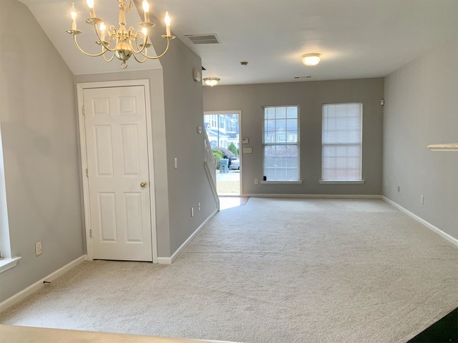Building Photo - 893 Redwood Dr NW