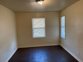 Building Photo - 409-411 Babb Dr