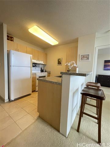 Building Photo - 1315 Kalakaua Ave