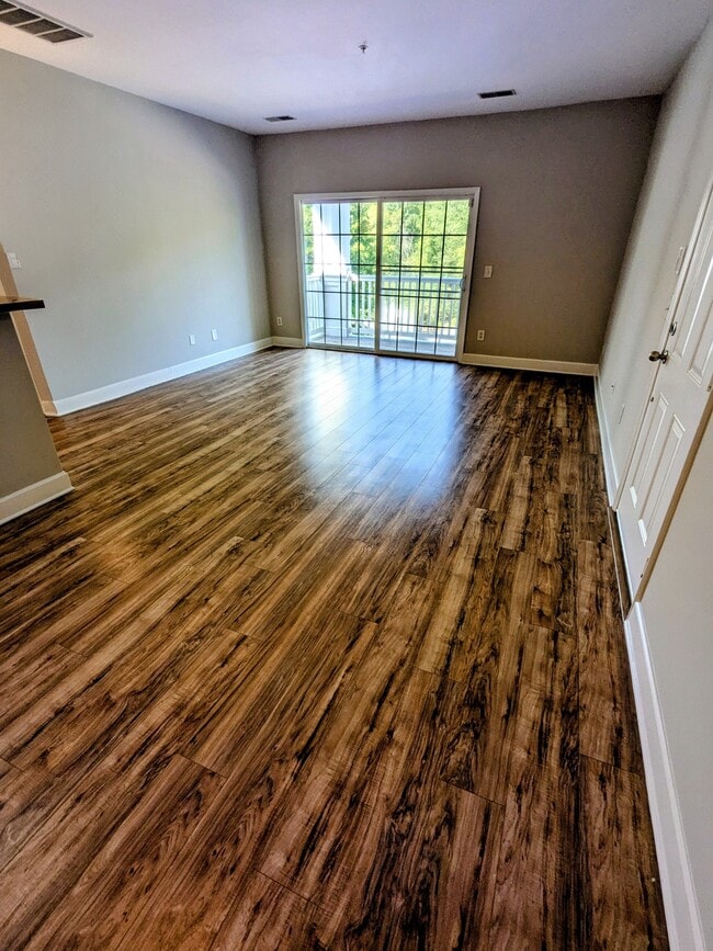 Building Photo - 8211 Lenox Creekside Dr