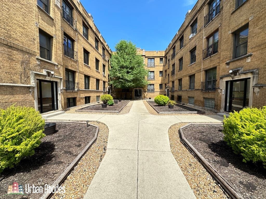 Foto principal - 726 W Roscoe St