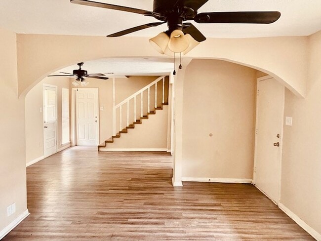 Building Photo - BEAUTIFUL 4 BEDROOM 2.5 BATH HOME IN LA MA...